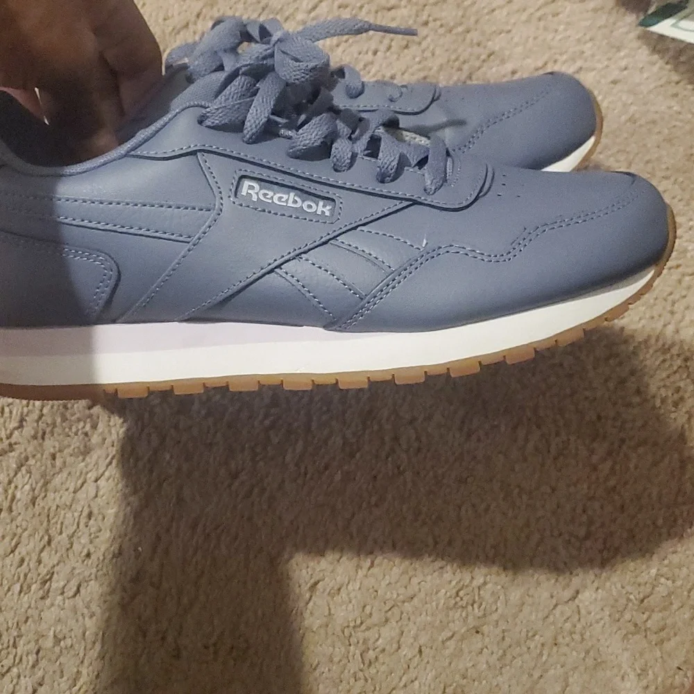 Comfy Reebok - Picture 2 of 4